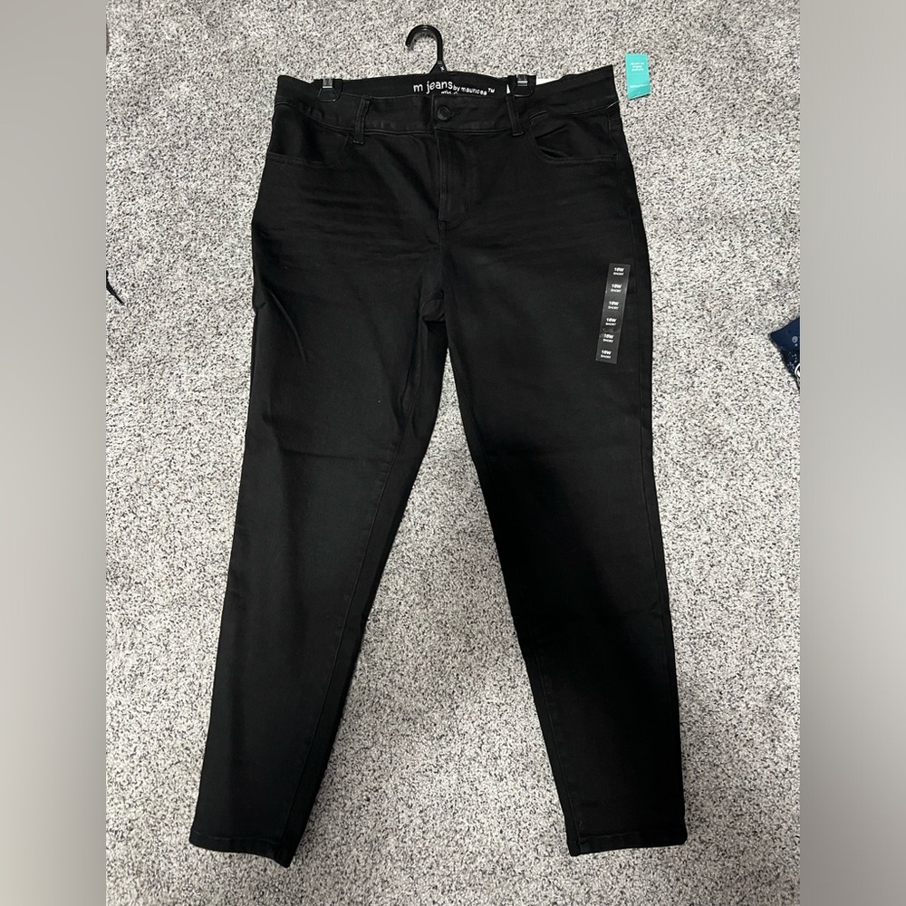 NWT 16w short black Maurice’s Jean
